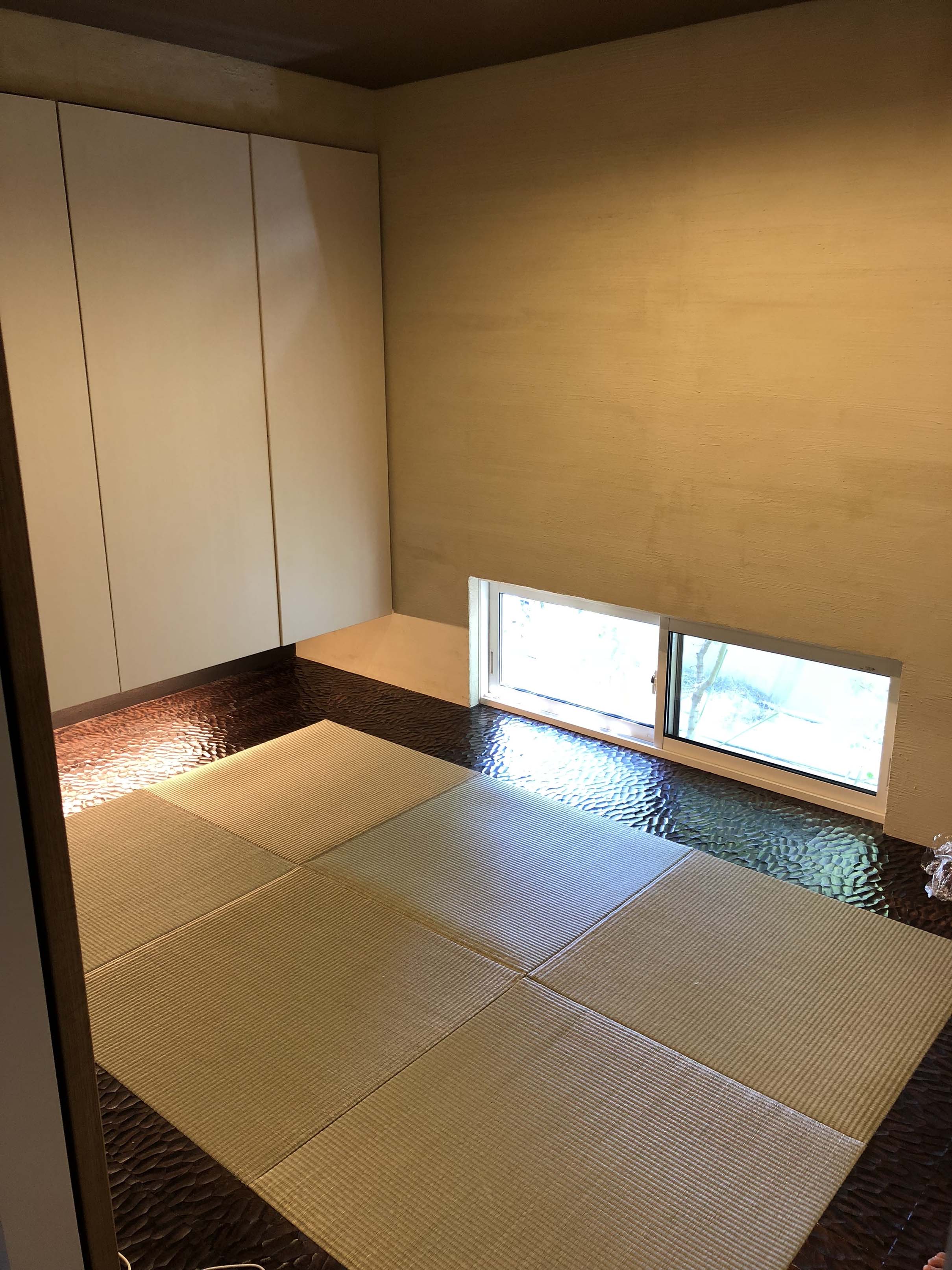 天然素材をふんだんに使用して増築した家