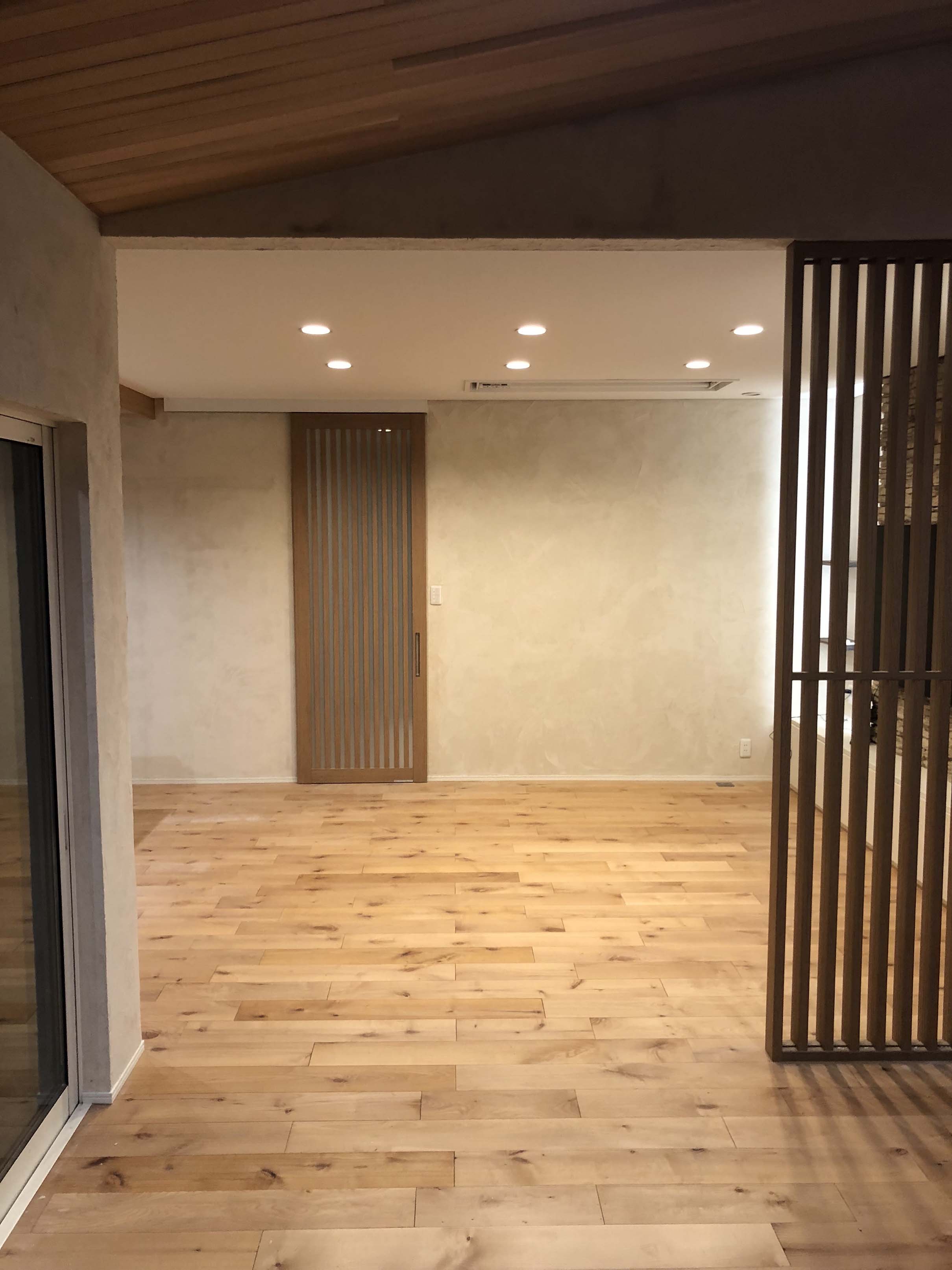 天然素材をふんだんに使用して増築した家