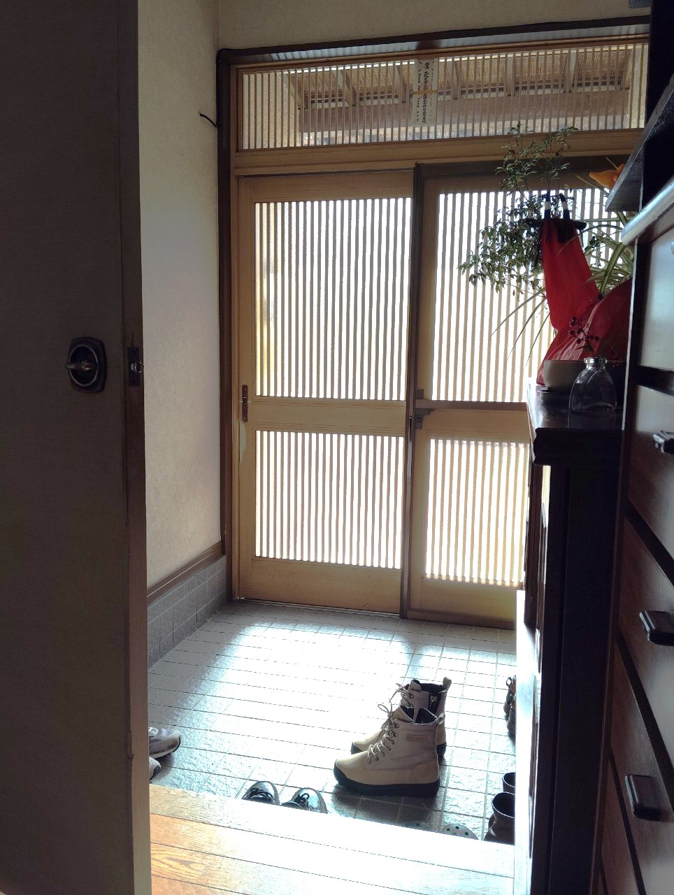 木の邸に灯る確かな光　－懐かしい趣と新しい洗練が静かに交差するー